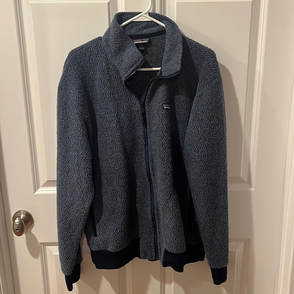 Patagonia Men's Navy Blue Lightweight Fleece Jacket